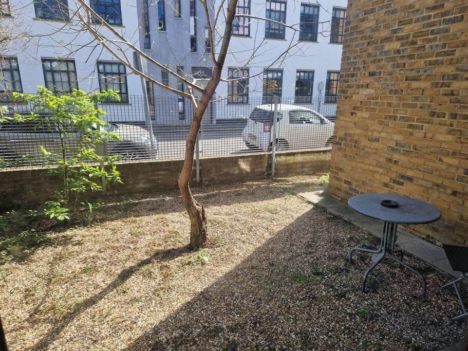 Lovely London On A Budget! Εξωτερικό φωτογραφία